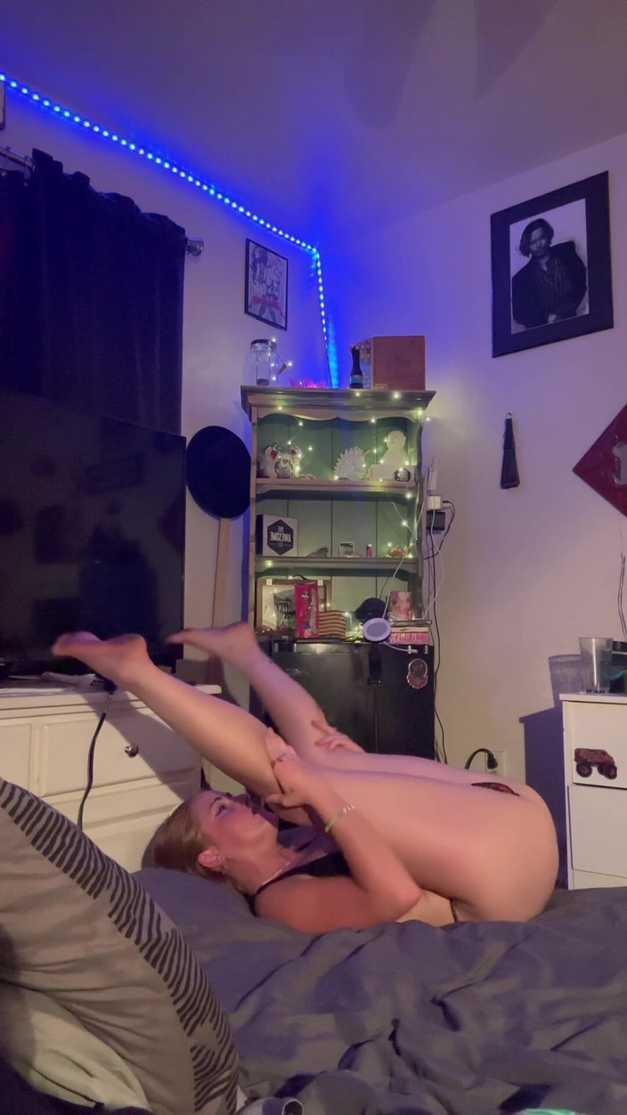 April Sparx: April Sparx utilise Lovense pour essayer de ne pas causer...