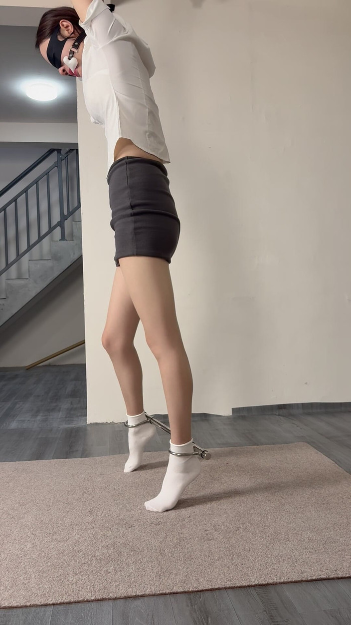 Yanmou: En kontordam, efter jobbet, ber i hemlighet sin värd om...