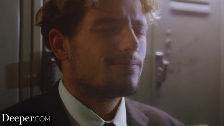 Deeper: Plus profond - Abigail Mac baise sa jeune employée dans la...