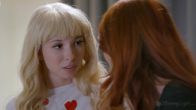 Mommy's Girl: 계모의 소녀 - 새엄마 Kendra James와 Mona Wales 사이에 잡힌 몸집이 작은 금발 Kenzie Reeves