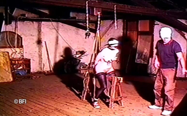 Slave Seks: ガレージの罰