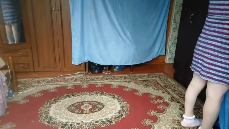 Kitty_Cross: Сладкий шмель нежно позирует в мягком свете свечи