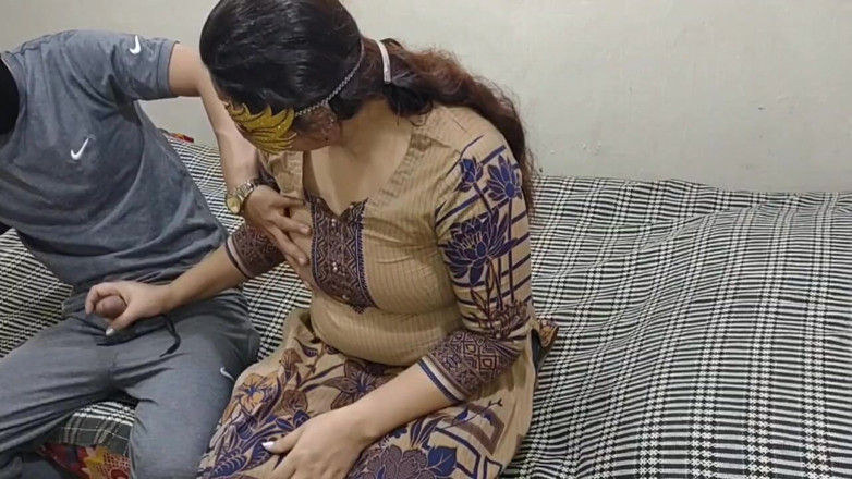 Shamim Ahamad: Meia-irmã tem que foder de quatro todos os dias.