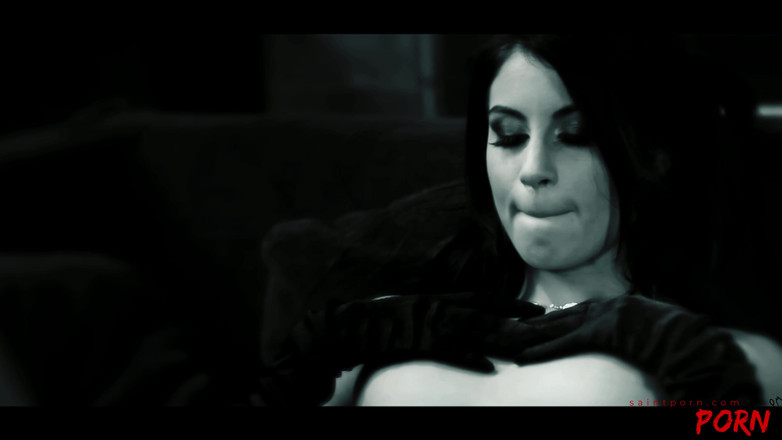 SaintPorn: Ariel se trezește la adevărata ei natură ca o ființă...