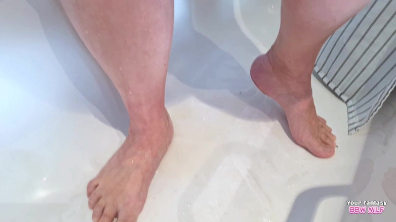 BBW_Wife: Tonton pepek berbulu makcik kencing di bilik mandi (pantat besar, pantat...