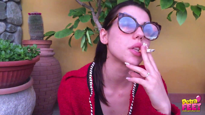 Smokin Fetish: Adorable brunette babe smoking her cigar outdoors