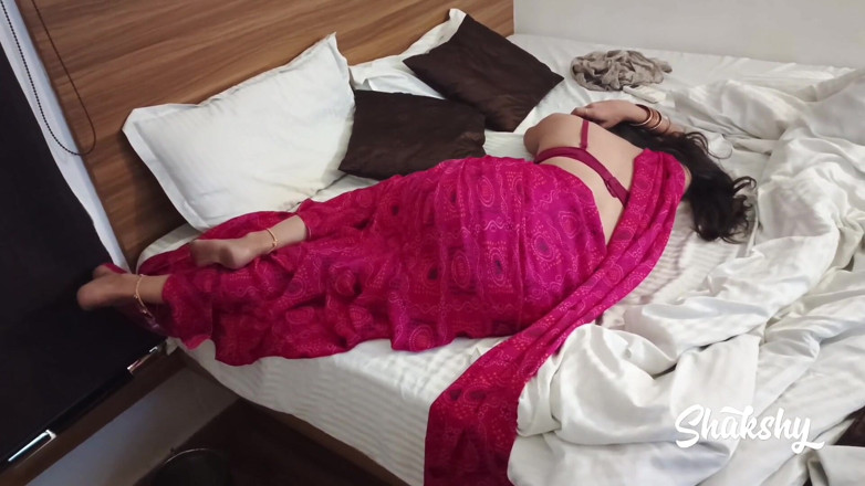 Shxkshy: J’ai amené la bhabhi sexy de Gaon dans la ville...