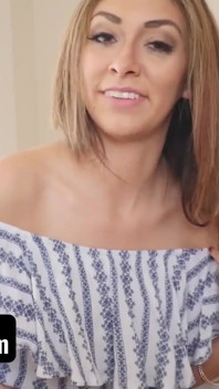 SisLovesMe - lo stallone abile fa succhiare e cavalcare il suo cazzo per tenerla segreta