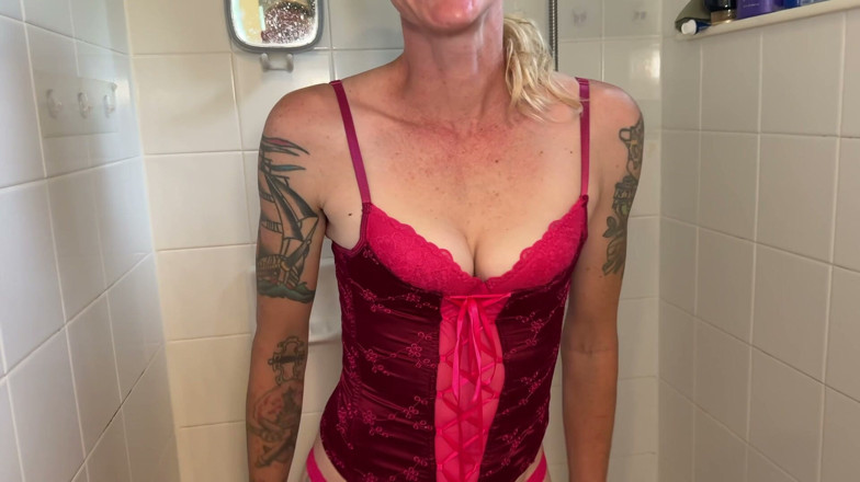 Mila Mynx: Pissing in My Victorias Secret Lingerie