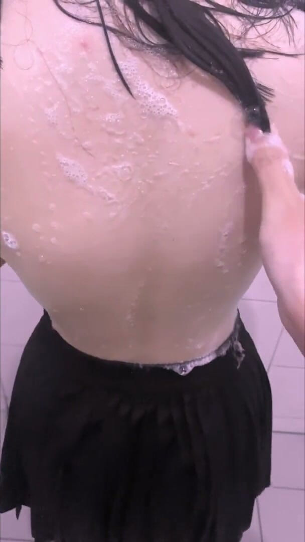 Hashini Hirunika: Bathroom Fun with GF