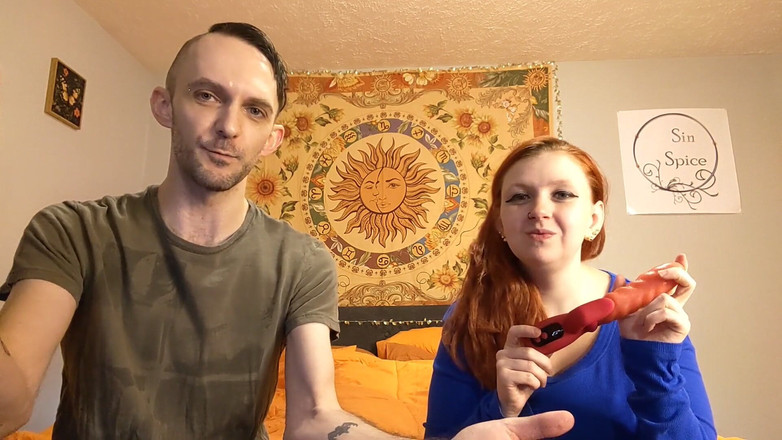 Sin Spice by Sophia Sinclair and Jasper Spice: Moiame 舌头和手指振动器开箱和手淫