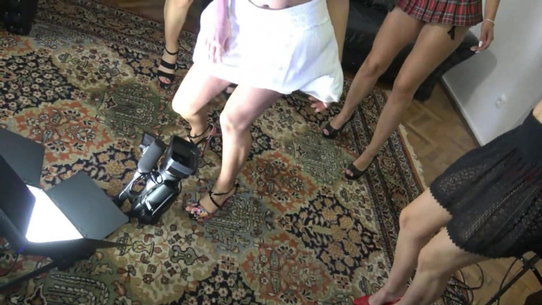 Leon Lambert Girls Twerk Parties CFNM: Skruva lugnet och festa på med 4 trevliga tjejer