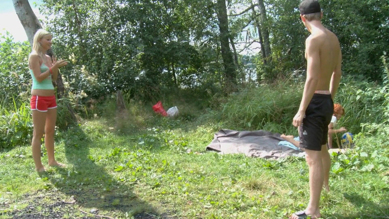 Adult Deluxe: 3some piknik dengan 2 gadis coutry seksi