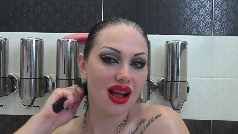 Goddess Misha Goldy: Joi si cewek seksi rambut basah kuyup, cuci dan sikat...