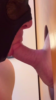 Küçük Balkan Penisi Gloryhole'de Tam Dolu Fışkırıyor