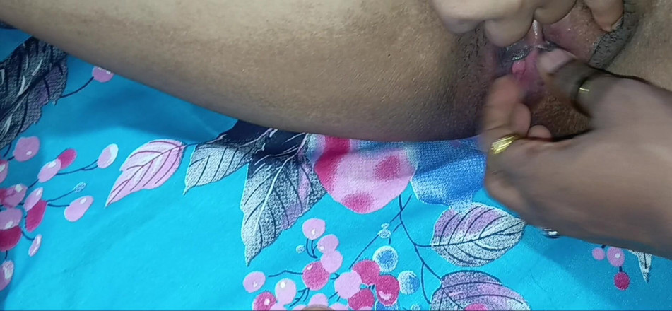 Mimxxx01: Desi bhabhi menyetubuhi kontol besar dalam posisi seks baru