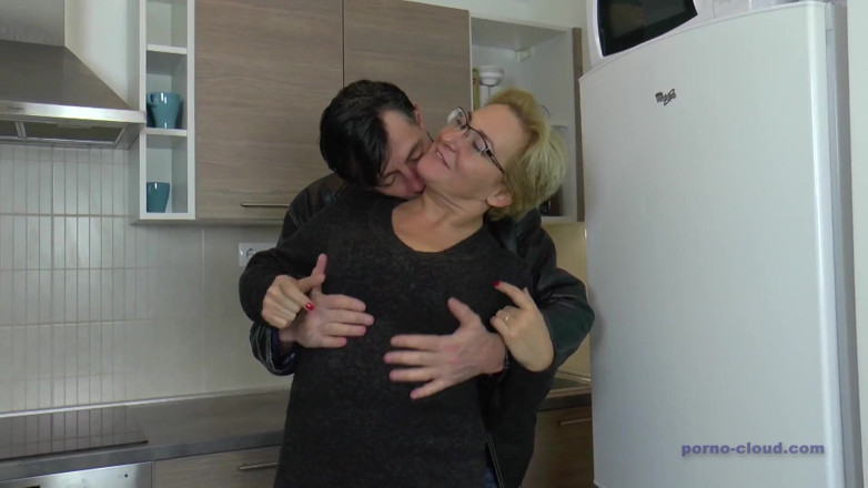 Porno Cloud: Nonna scopatore in cucina