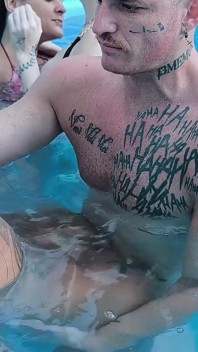 3 prieteni obraznici care plătesc proprietarul piscinei pe Xerecard
