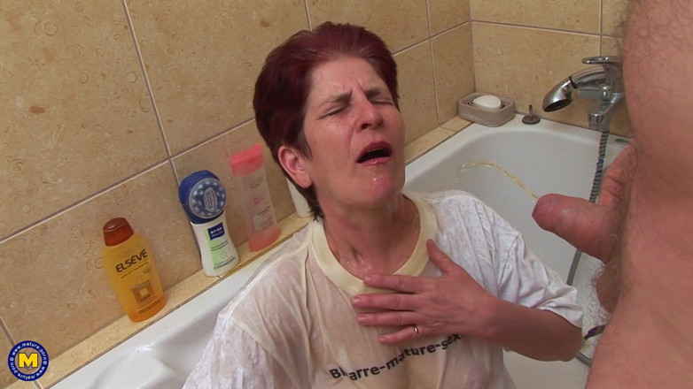 Mature NL: Olgun kızıl saçlı çıldırıyor ve derine iniyor