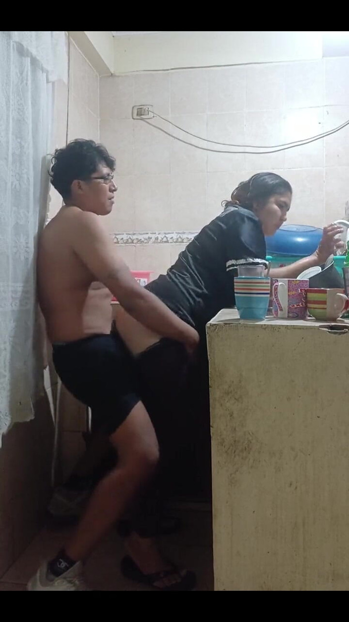 E-Alfa: พนักงานโดนเย็ดในห้องครัว เมียของเจ้านายเกือบจับเราได้ในเม็กซิโกซิตี้