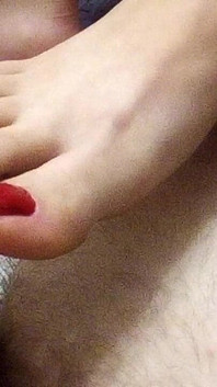 Stiefschwester Erlaubte Mir, Mich Mit Ihren Füßen Zu Befriedigen