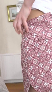 Ciocia - Oglądanie twojej gorącej mamuśki macocha księżniczka Anna Sprzątanie domu w rajstopach