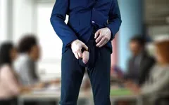 Casi atrapado masturbándose en el trabajo