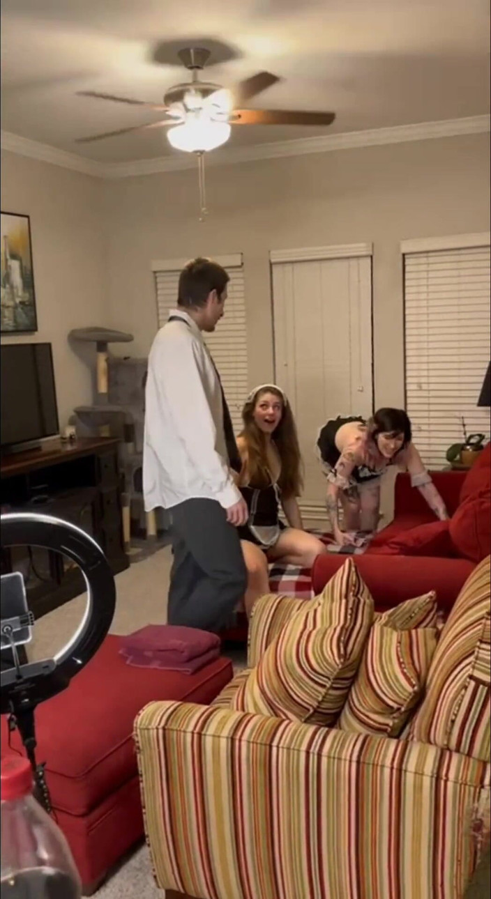 Darrenblazeent: Edepsiz hizmetçiler seksi dörtlü sekste büyük zenci temizliyor