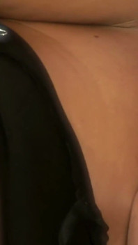 秘书的职责之一就是在最重要的时候服务她的大屁股