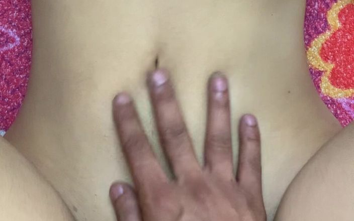 Komal sexy studio: Uma noite de sexo com apenas um amigo. Indiana