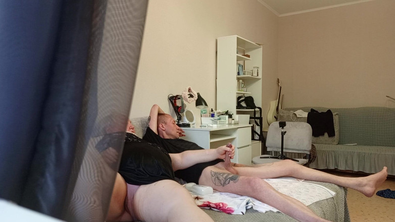 Zona901: Iubita mea îmi face plăcere masturbându-mi pula înainte de a ejacula