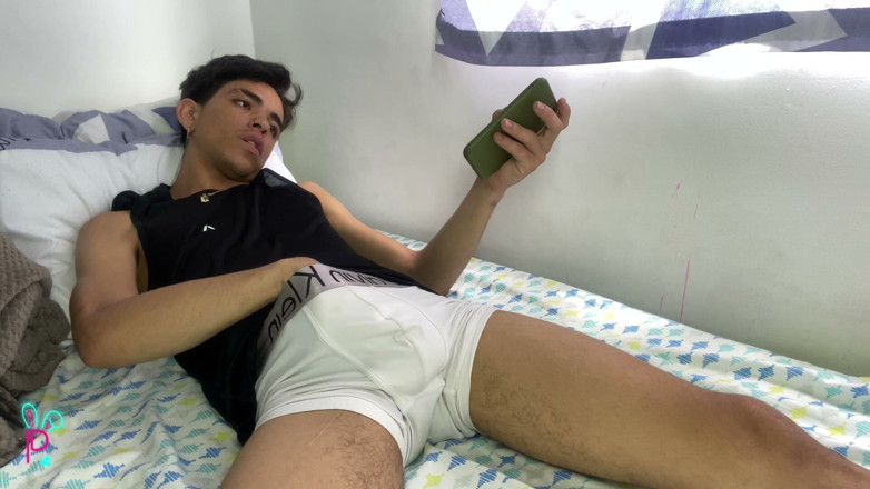 Isak pervert: Latinskoamerický rytmus a velký obrovský penis plný mléka