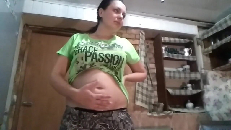 Sexy Milf: Huge piss from Kate!!!