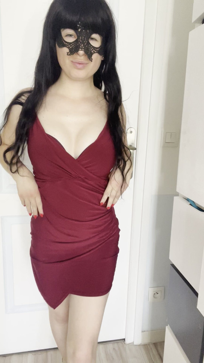 PaolaDbn: Little Striptease