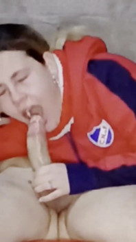 Tombul orta yaşlı seksi kadının ağzına büyük boşalma