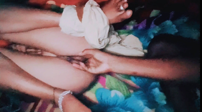 Telugubabhi: Telugu koppels geheim neuken en poesje likken en vingeren