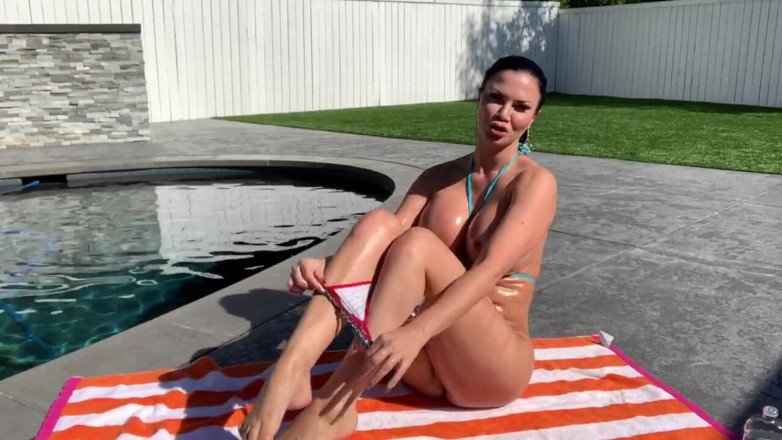 Jasmine Jae: Ao ar livre esguichando