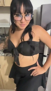 Friends Afternoon Leaves Me Horny and I Give It to My Roommate with Pussy