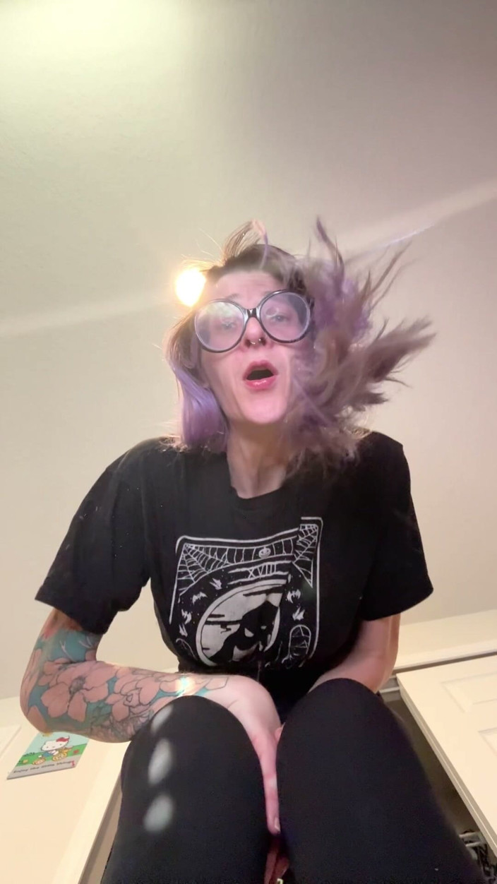 Peppermint Giantess: 67 Mean Giantess Degrades &amp; Menghinakan Awak