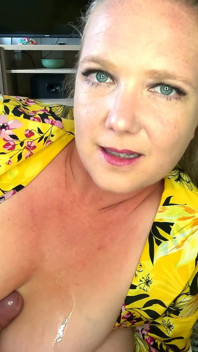 Branlette espagnole sensuelle et jeu de tétons