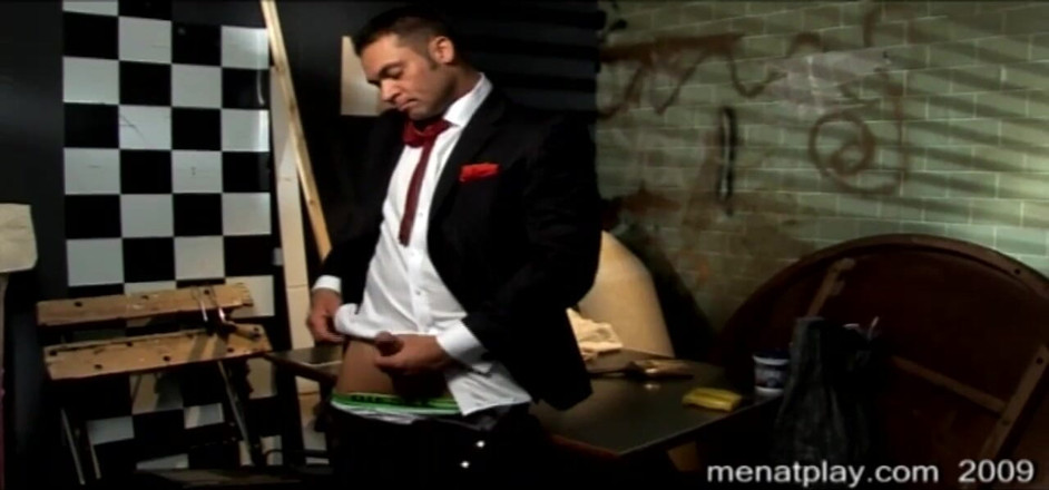 MenAtPlay: วงจรปิดบน Jed Willcox