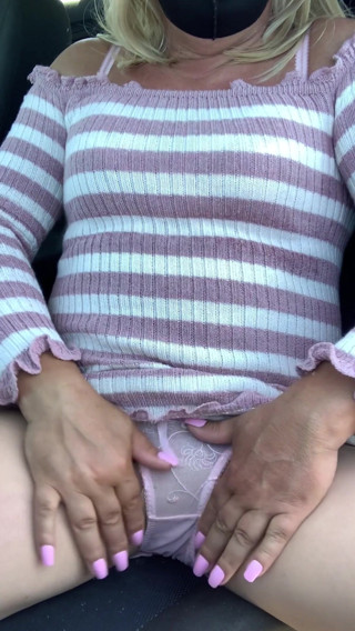 Kelly cd: Kelly cd em vestido rosa jumper nude meia-calça e salto...