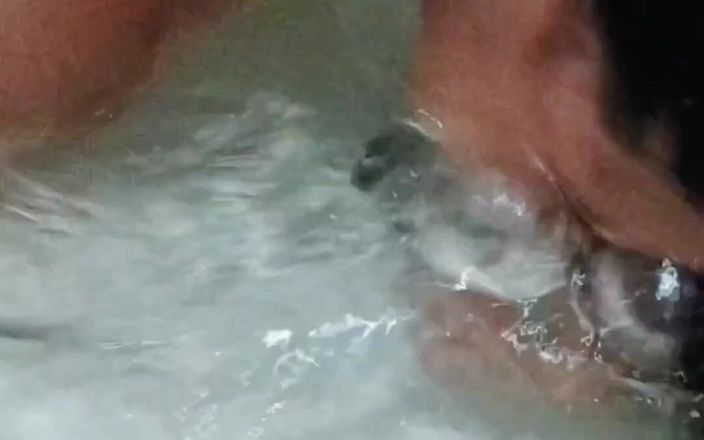 Anabel 693: Ana je šílená pod vodou, jsou slyšet velké zvuky