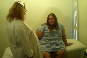 BBW nurse Vicki adventures with friends: Il bollito di Angie dell'infermiera Vicki Lances