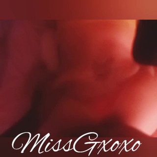 MissGxoxo: Крихітна пизда, голодна до сперми