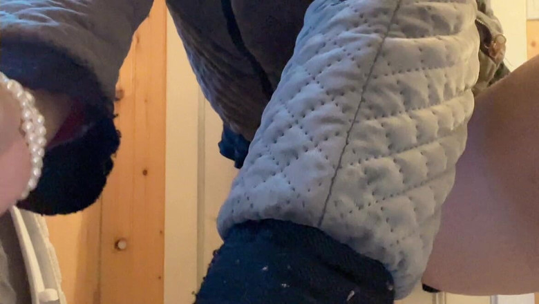 sweethanajapanese: 午前中に小さまの毛深い小穴を漏らしている