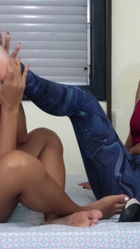 Venusss and Luana in Yoga Pants Foot Worship!
