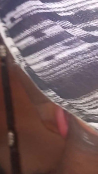 Seksi hatun erkek arkadaşının yarağını emiyor