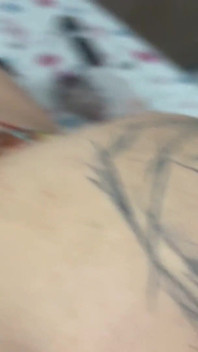 Succhiare e scopare il ragazzo peloso tatuato