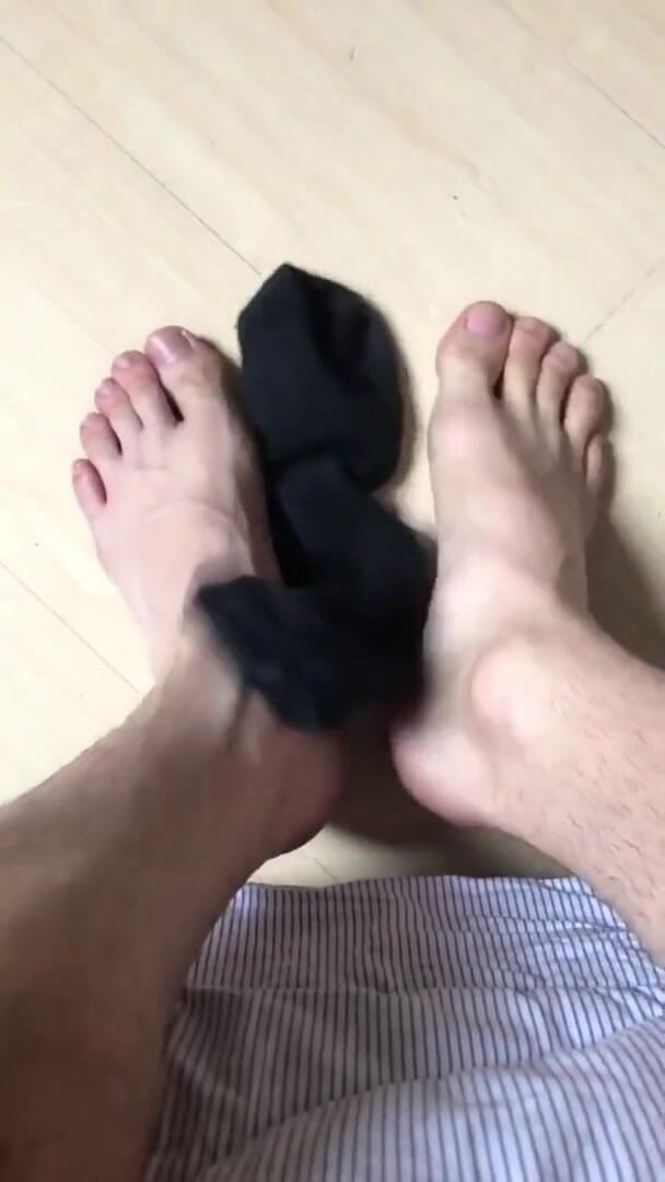 Riu Melo: Twink khiêu dâm và mát-xa kỳ lạ bằng chân